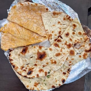 Bread Basket( Plain,Garlic Naan,Cheese Naan)